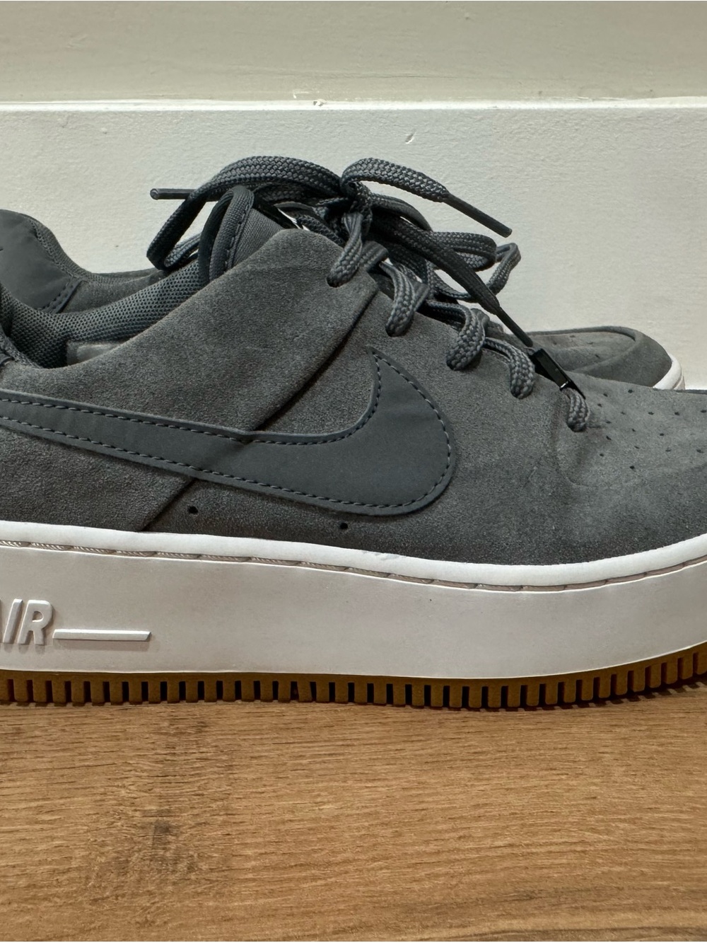 Nike Air Force 1 Sage Low Cool Grey Suede Women’s Size 8.5 AR5339-003